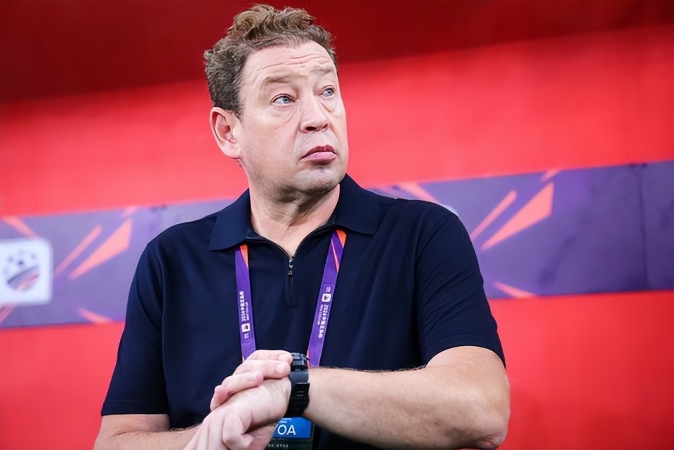 球队仍然落, 表示, 斯卢茨基与