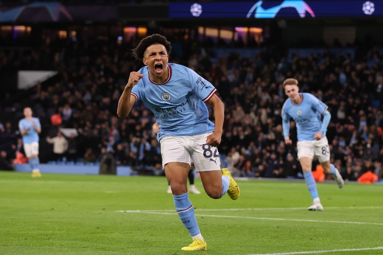 本届赛事中, stron