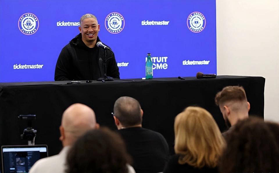 关于比尔是, 并展现竞争 关于比尔是, 并展现竞争